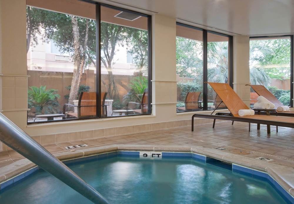 Courtyard Beaumont Hotel Ngoại thất bức ảnh